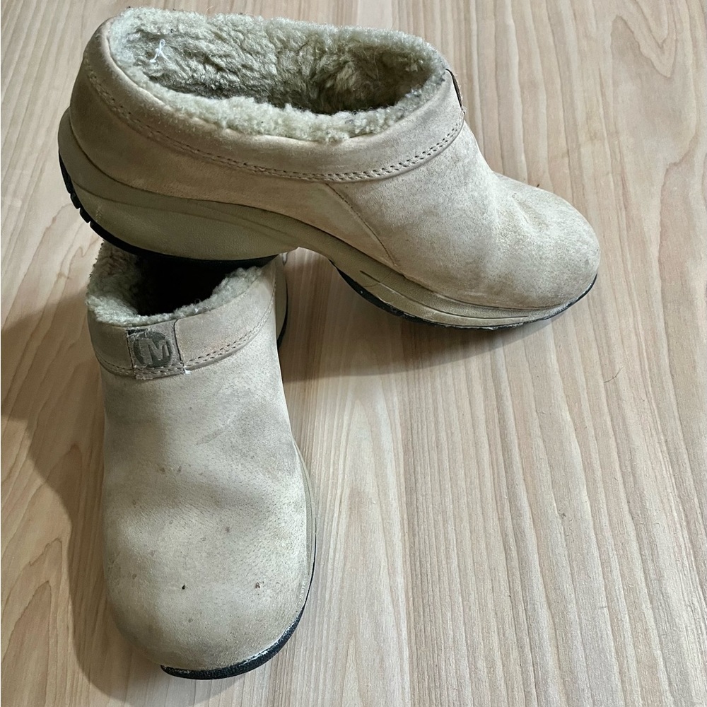 Size 8 Merrill’s clog slide mule Tan